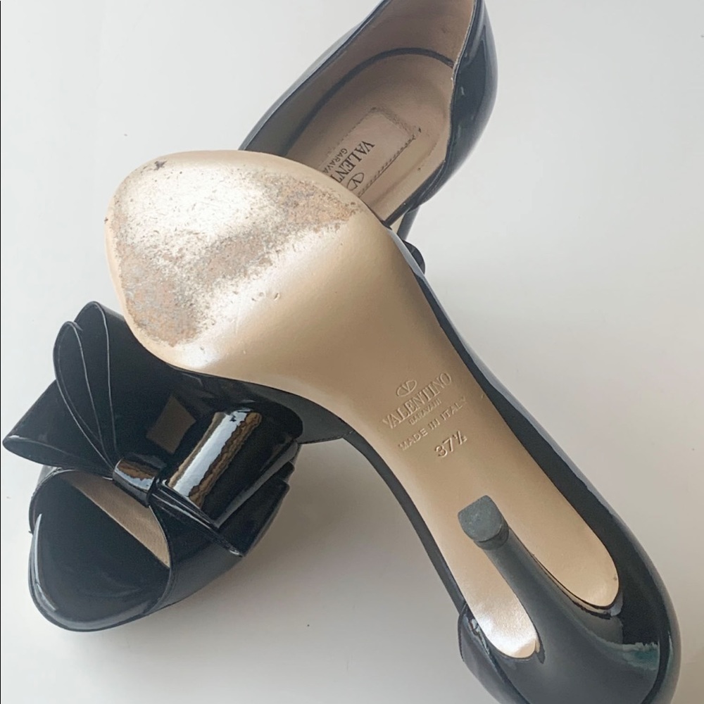 VALENTINO, Patent Leather Bow Accents D'Orsay Pumps - Picture 6 of 8